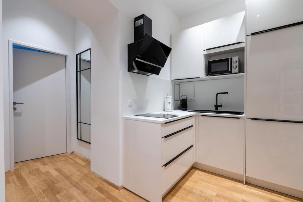 Pristine 1br Suite, Quick To By Hm Wien